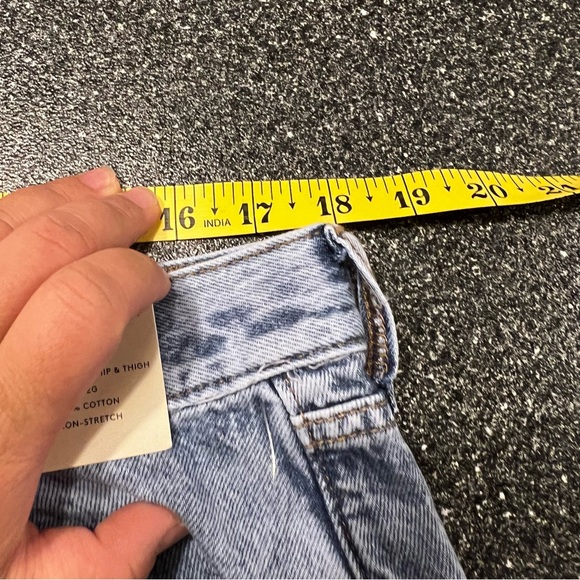 NWT Universal Thread Women's Mid Rise Light Wash Super Wide-Leg Jeans Size 14 - Picture 5 of 10